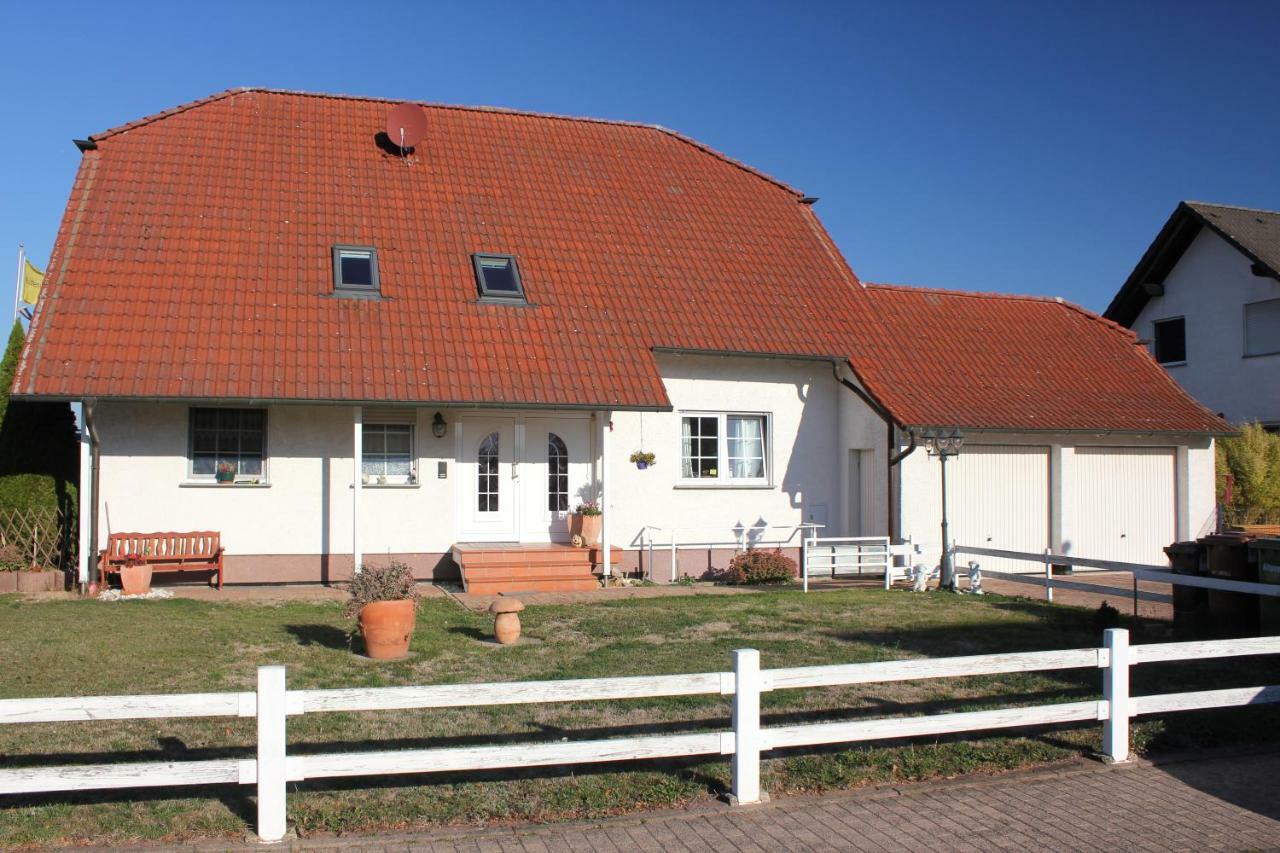 Ruhige Und Gemuetliche Ferienwohnung In Calden Bagian luar foto
